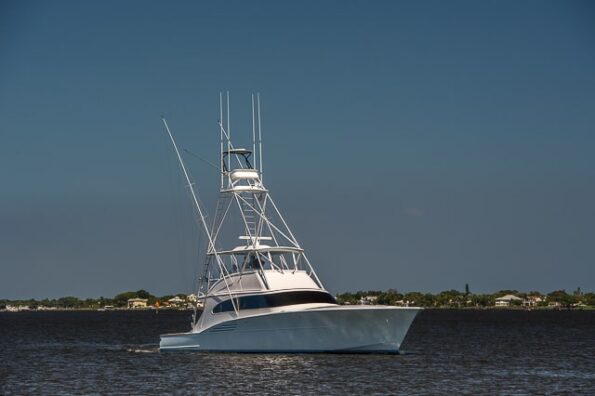 Why Buying Used Yachts Through a Broker in Miami Saves Time and Money