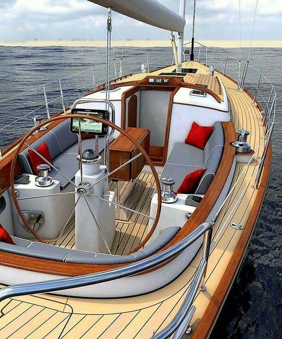 Sailboats & Motor Yachts