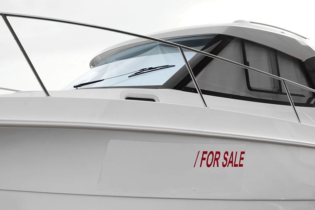 Do I Need a Broker to Buy a Yacht?